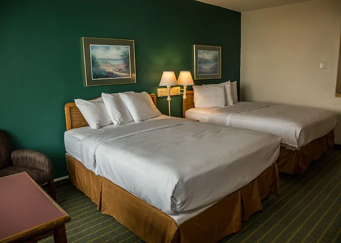 Hotel Baymont By Wyndham Fargo