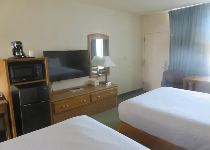 Hotel Baymont By Wyndham Fargo