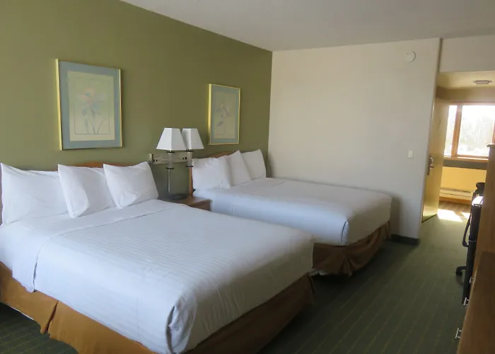 Hotel Baymont By Wyndham Fargo