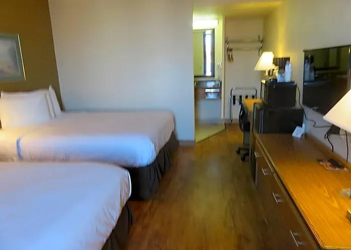 Baymont By Wyndham Hotel Fargo