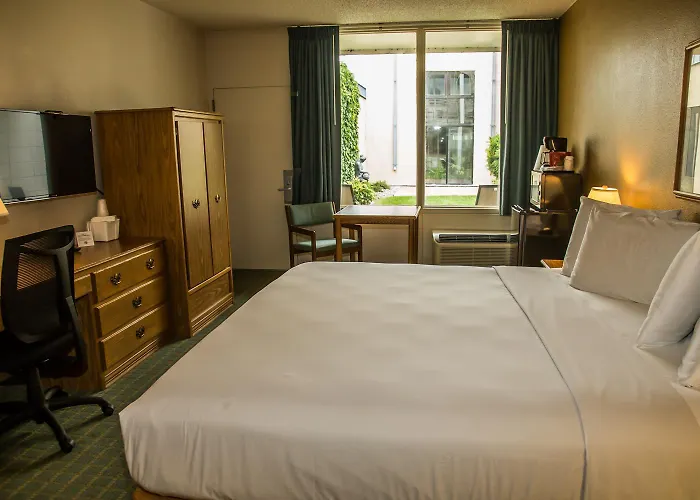 Baymont By Wyndham Hotel Fargo