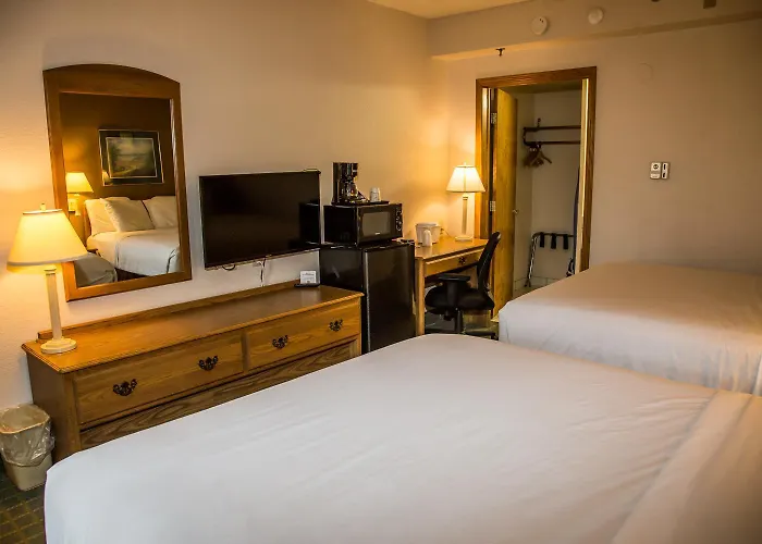 Baymont By Wyndham Hotel Fargo